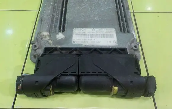 Alfa Romeo GT Engine control unit/module 0261S01033