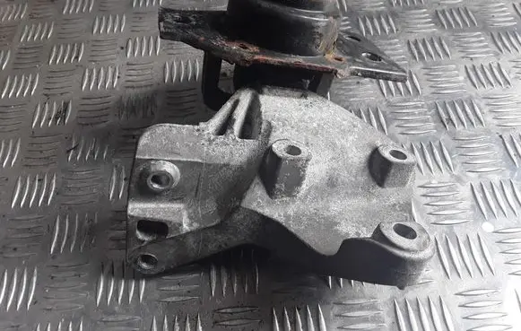 Nissan Qashqai Engine mount bracket 11210JD500