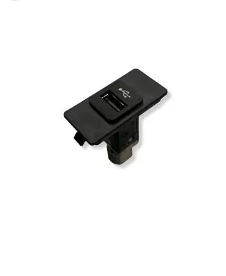 BMW 3 E90 E91 USB socket connector 9167196