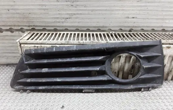 Opel Zafira B Front bumper lower grill 13124989