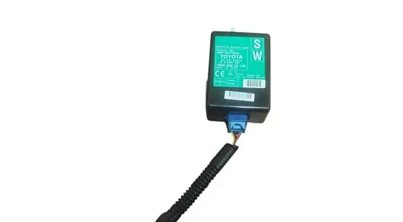 Toyota Avensis T270 Door control unit/module 8974005030