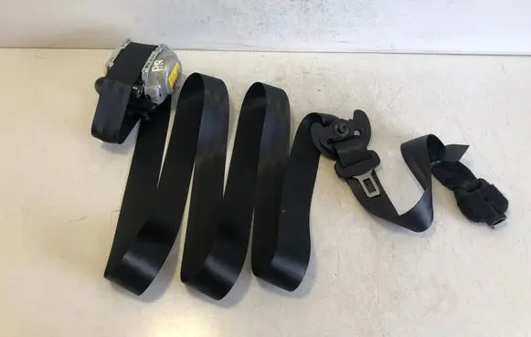 Nissan Qashqai J12 Front seatbelt 868846UA0A