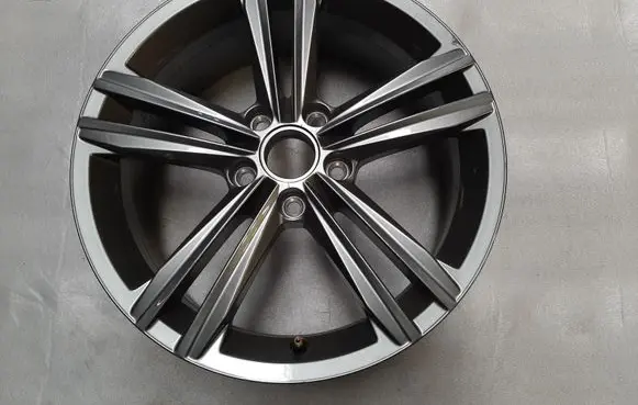 Volkswagen Golf VII R17 alloy rim 5G0601025DD