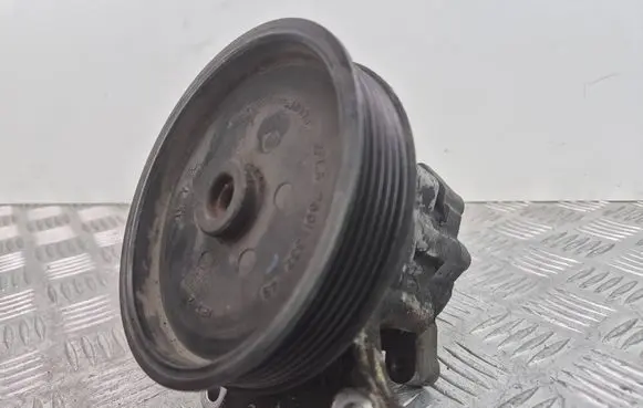 Mercedes-Benz C W204 Power steering pump A0054668201 7693955149
