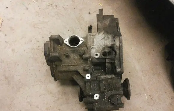Volkswagen Golf II Manual 5 speed gearbox 02C301107F ABF