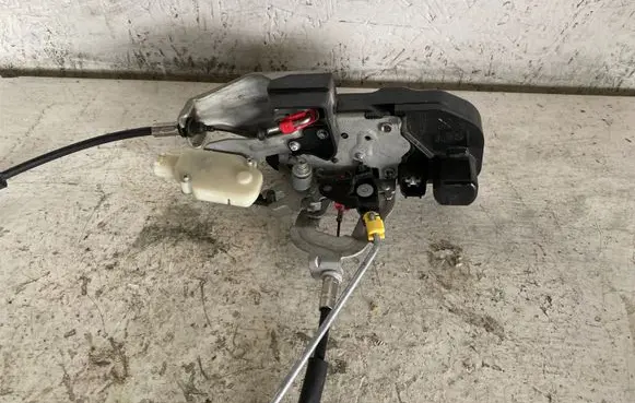 Dodge Challenger Front door lock 68066175AH