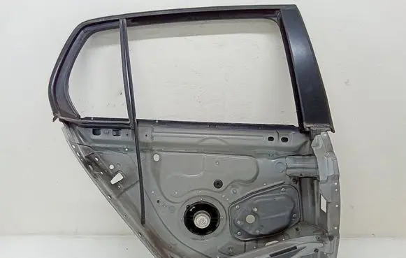 Volkswagen Golf V Rear door window/glass frame 1K6833312H