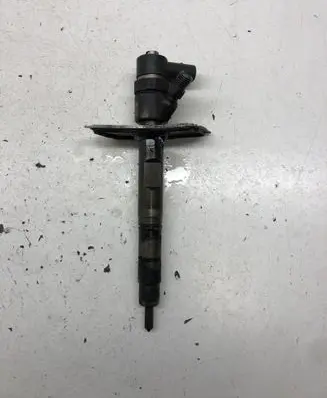 Audi A8 S8 D3 4E Fuel injector 057130277M 0445110158