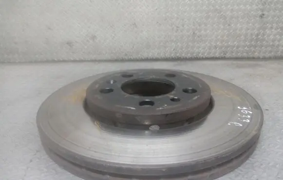 Volkswagen Polo IV 9N3 Front brake disc