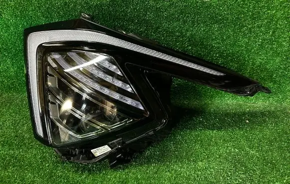 KIA Sportage Headlight/headlamp 92101R2100 030420231401 NJ431N04