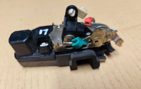 Jeep Grand Cherokee (WJ) Front door lock