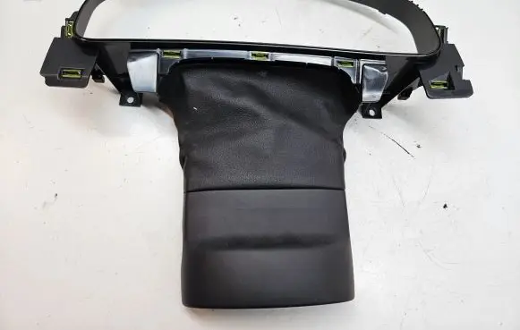 Volkswagen Touareg II Dashboard trim 7P1857053