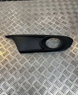 Volkswagen Jetta VI Front fog light trim/grill 5C6853666A