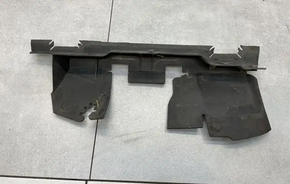 Skoda Yeti (5L) Intercooler air guide/duct channel 5L0121283