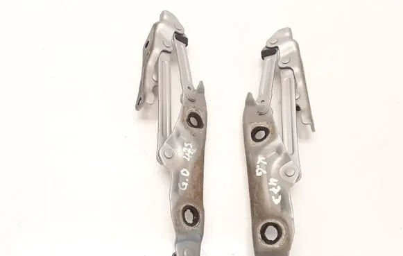 Infiniti M30 Tailgate/trunk/boot hinge