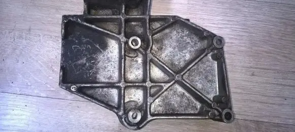 Volkswagen PASSAT B5 Engine mounting bracket 028260885a