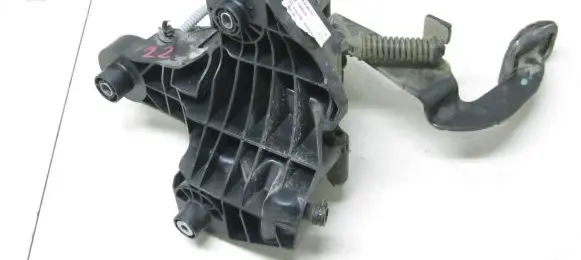 Renault Trafic III (X82) Clutch pedal 465038677R