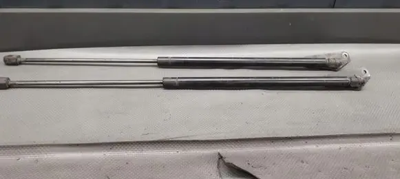 Mercedes-Benz ML W163 Tailgate strut A1637400345