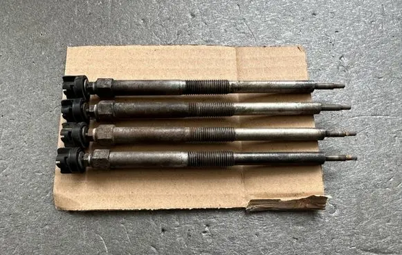 Nissan King Cab, Navara Glow plug 11065AD201