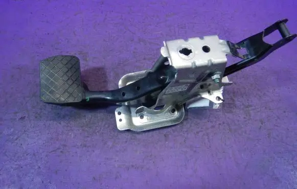 Volkswagen Touran I Brake pedal 1T1723057K