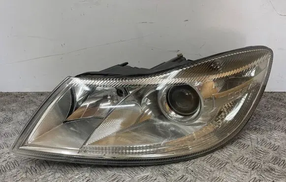 Skoda Octavia Mk2 (1Z) Headlight/headlamp 1Z1941017S