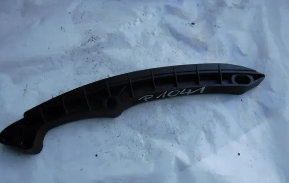 Volkswagen PASSAT B6 Slide rail for timing chain 03C109469K