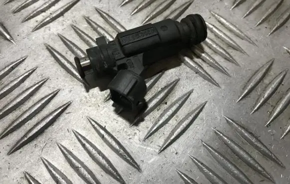 Audi A8 S8 D3 4E Fuel injector 0280156180 079133551b