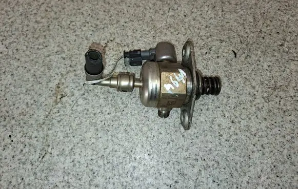 BMW 1 F20 F21 Fuel injection high pressure pump 0261520288 140711 3005495523
