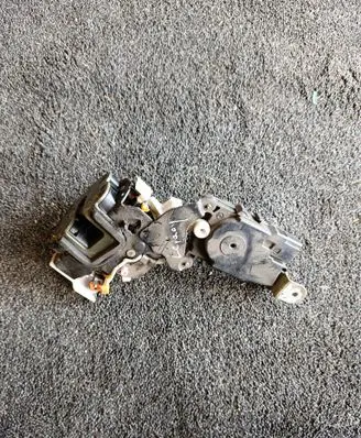 Subaru Legacy Rear door lock