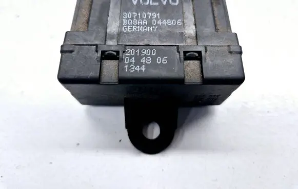 Volvo V70 Seat heating relay 30710791 044806 201900