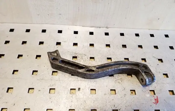 Volkswagen Touran I Engine mounting bracket 1K0199359E