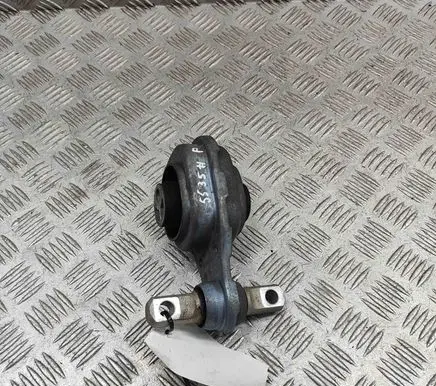 Engine mount bracket