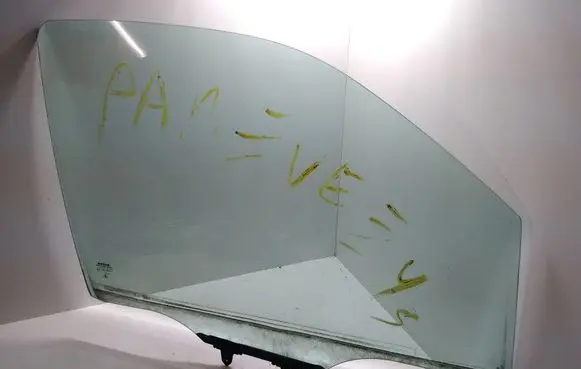 Nissan Pathfinder R51 Front door window glass four-door