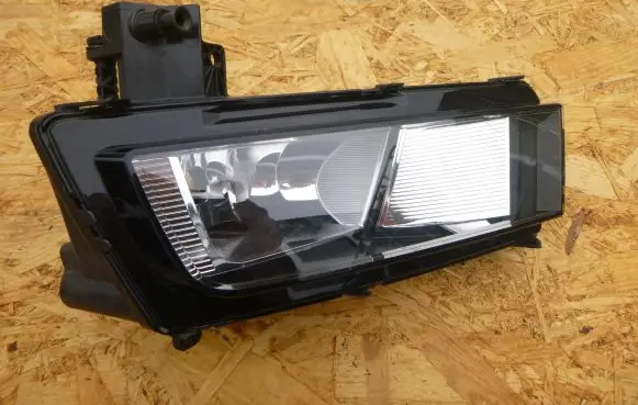 Volkswagen Touran III Front fog light 5T0941661