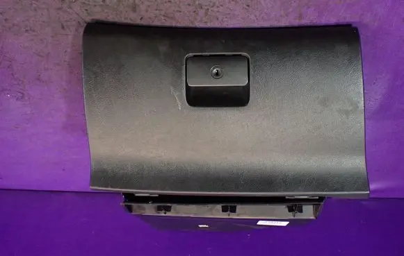 Peugeot 307 CC Glove box