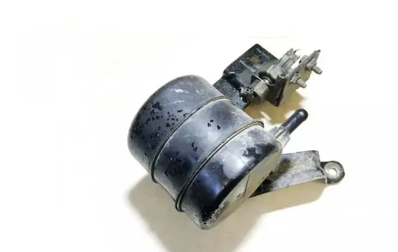Vacuum air tank