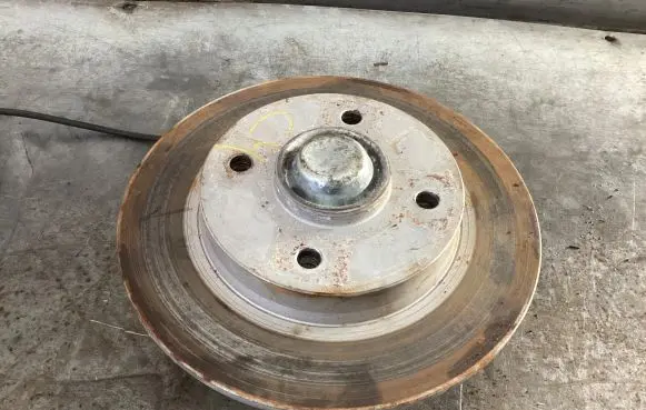 Citroen C4 I Rear wheel hub
