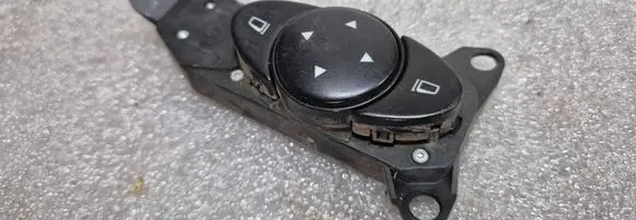 Mercedes-Benz E W211 Wing mirror switch 2118215379 03211025
