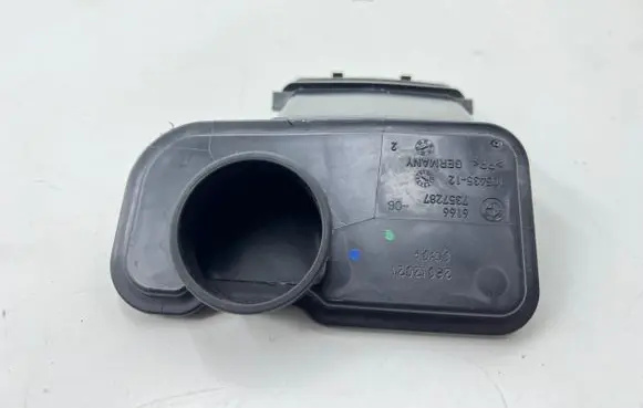 BMW 5 G30 G31 Windshield washer fluid reservoir/tank 7357287
