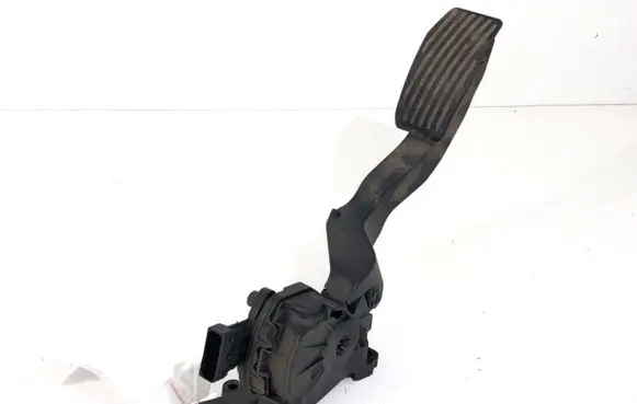 Accelerator throttle pedal