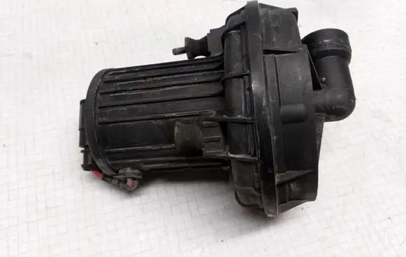 Volkswagen Golf V Secondary air pump 06A959253B 06A131333C