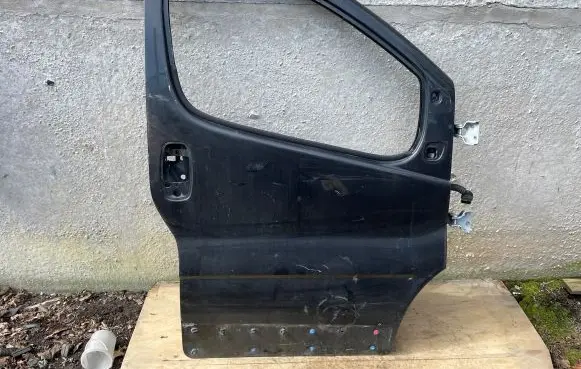 Opel Vivaro Front door