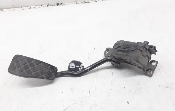 Volkswagen PASSAT B5 Accelerator throttle pedal 8D2721523F