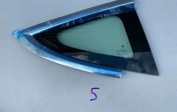 Tesla Model 3 Rear side window 151497900