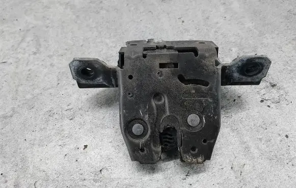 Opel Astra J Tailgate lock latch 13500195