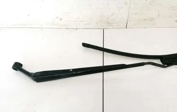 Toyota Corolla Verso E121 Front wiper blade arm