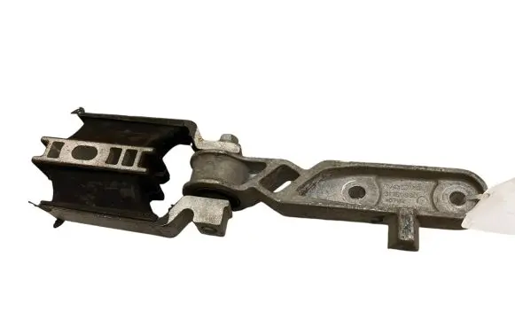 Volvo XC90 Engine mount bracket 31330594 31359890