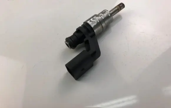 Volkswagen Golf V Fuel injector 03C906036A