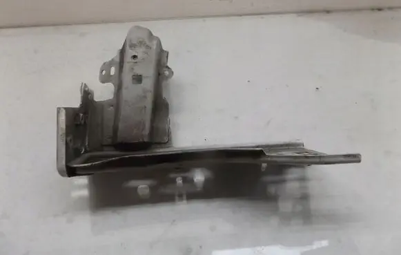 Renault Twingo III Fender mounting bracket