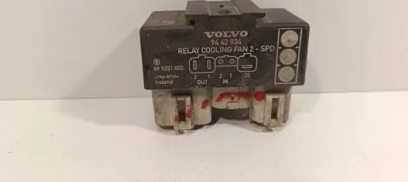 Volvo 850 Coolant fan relay 9442934